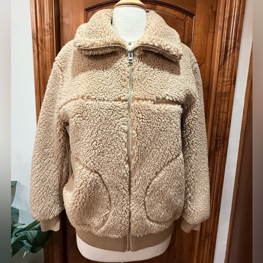 💋Aritzia Sherpa teddy jacket coat as seen on Kendall Jenner, oversized size XXS - Picture 11 of 12